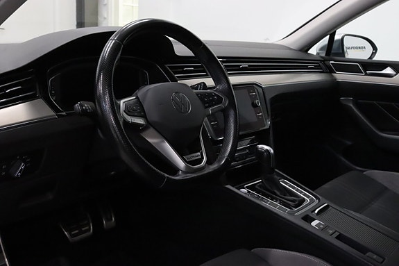 Volkswagen Passat Alltrack 10 of 30