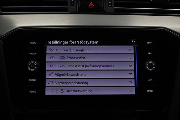 Volkswagen Passat Alltrack 24 of 30
