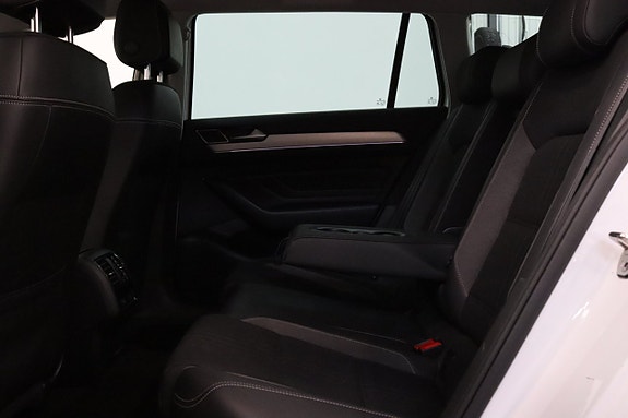 Volkswagen Passat Alltrack 28 of 30