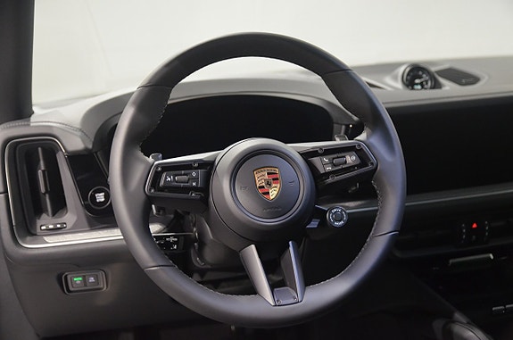 Porsche Cayenne 15 of 21