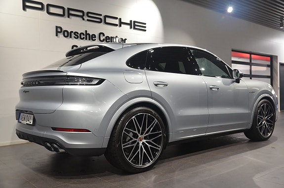 Porsche Cayenne 4 of 21