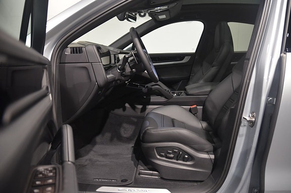 Porsche Cayenne 10 of 21