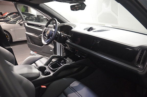 Porsche Cayenne 13 of 21
