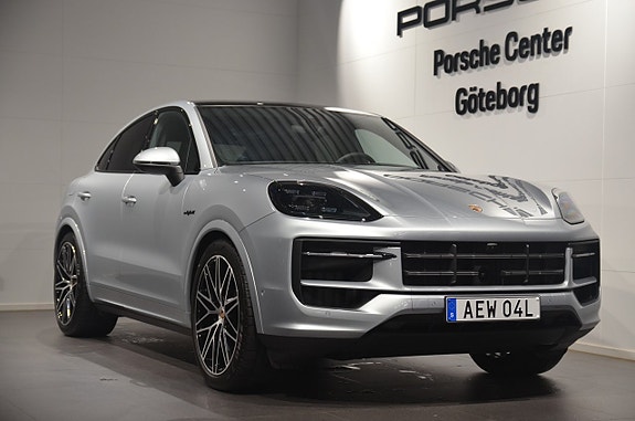 Porsche Cayenne 2 of 21