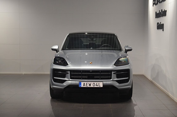 Porsche Cayenne 3 of 21