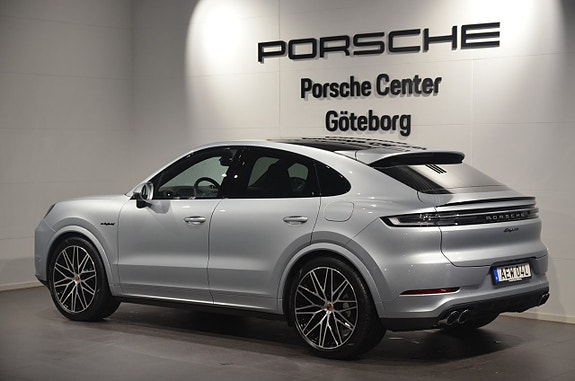 Porsche Cayenne 5 of 21