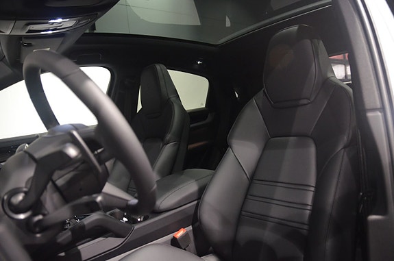 Porsche Cayenne 11 of 21