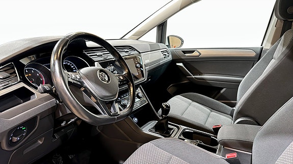 Volkswagen Touran 7 of 19