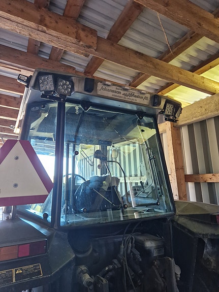 Massey Ferguson 3050 3 of 7