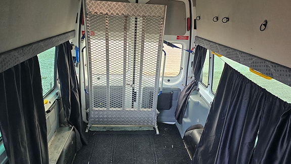 Ford Transit 9 of 12