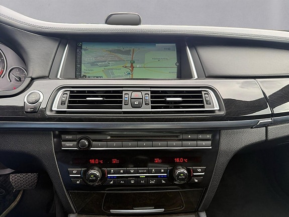 BMW 750Li 19 of 25