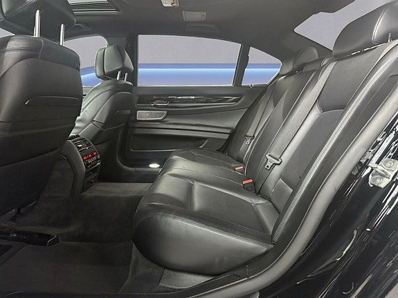 BMW 750Li 23 of 25