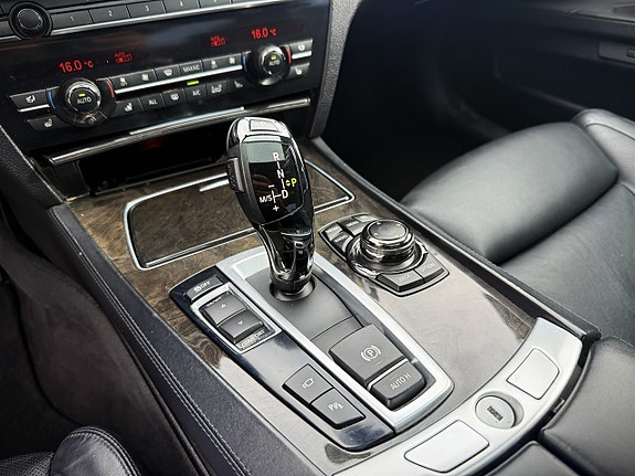 BMW 750Li 21 of 25