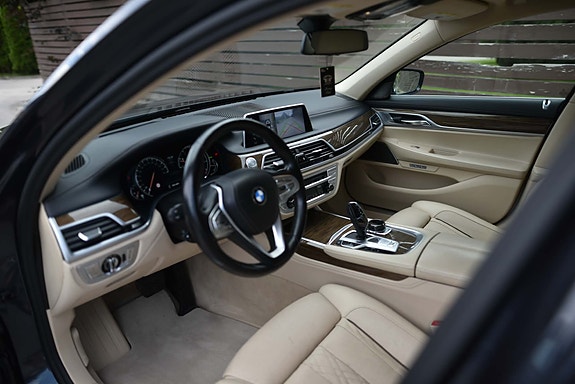 BMW 740Li 5 of 10