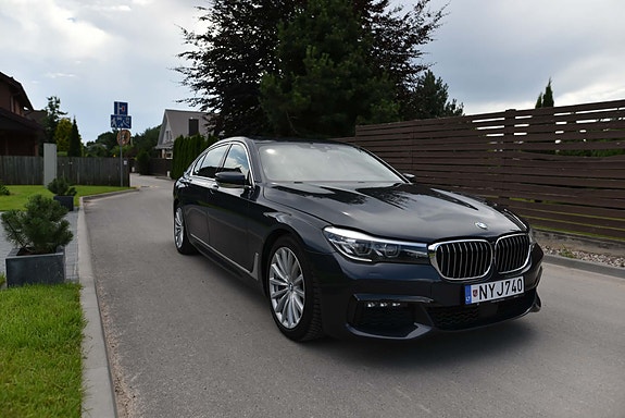 BMW 740Li 2 of 10