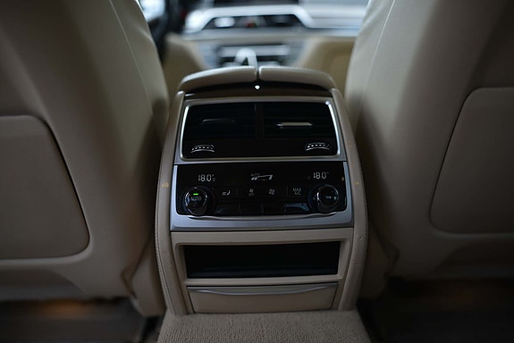 BMW 740Li 6 of 10
