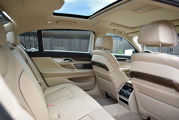 BMW 740Li 10 of 10