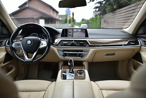 BMW 740Li 9 of 10
