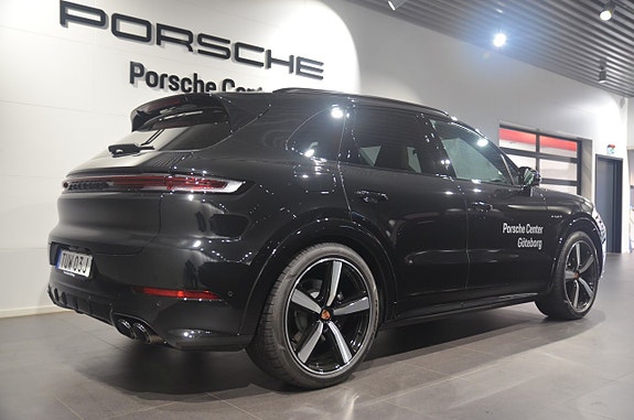 Porsche Cayenne 4 of 22