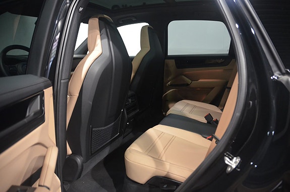 Porsche Cayenne 13 of 22