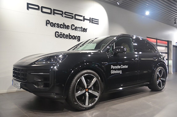 Porsche Cayenne 8 of 22