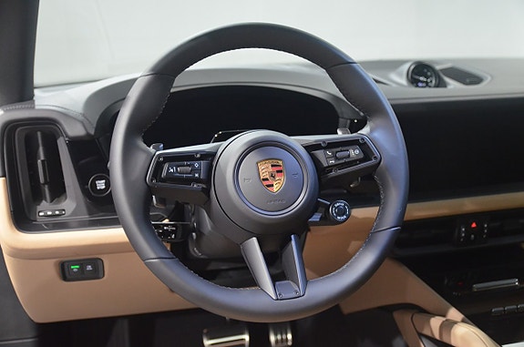 Porsche Cayenne 15 of 22