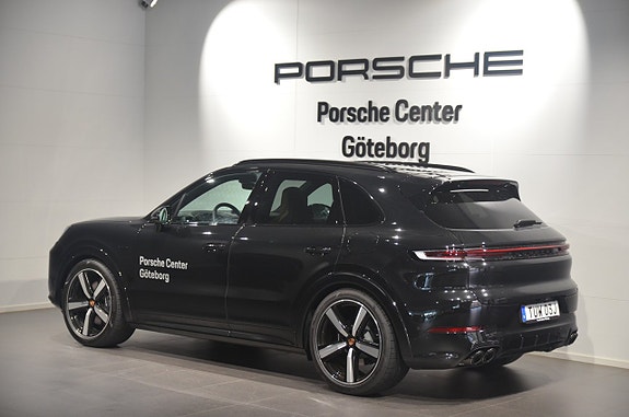 Porsche Cayenne 5 of 22