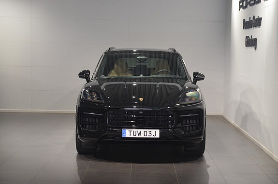 Porsche Cayenne 3 of 22