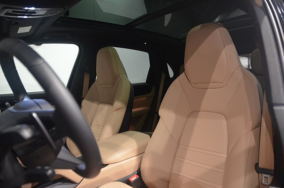 Porsche Cayenne 10 of 22