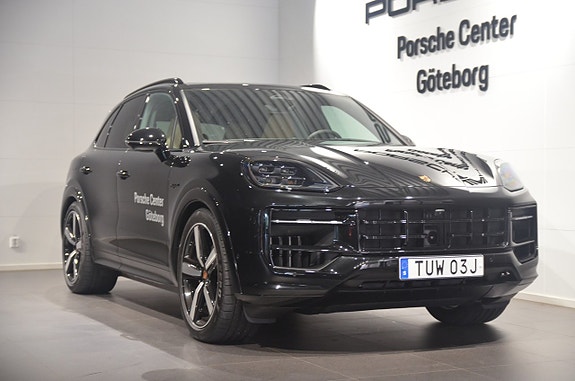 Porsche Cayenne 2 of 22
