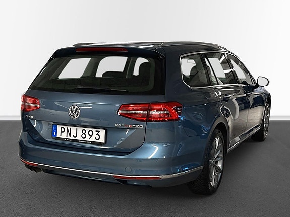 Volkswagen Passat 4 of 10