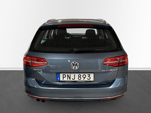 Volkswagen Passat 6 of 10