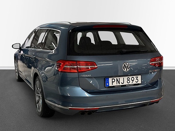 Volkswagen Passat 2 of 10