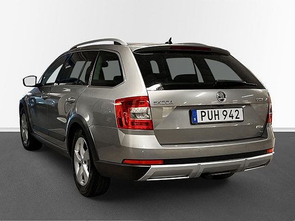 Skoda Octavia Scout 2 of 10