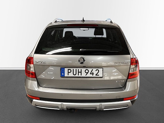 Skoda Octavia Scout 6 of 10