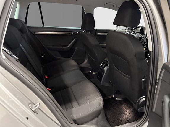 Skoda Octavia Scout 8 of 10