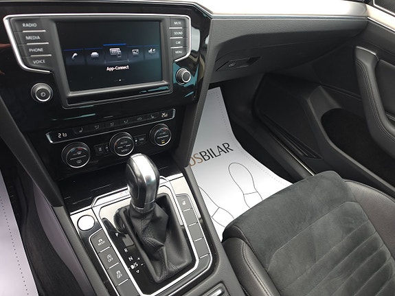 Volkswagen Passat 12 of 13