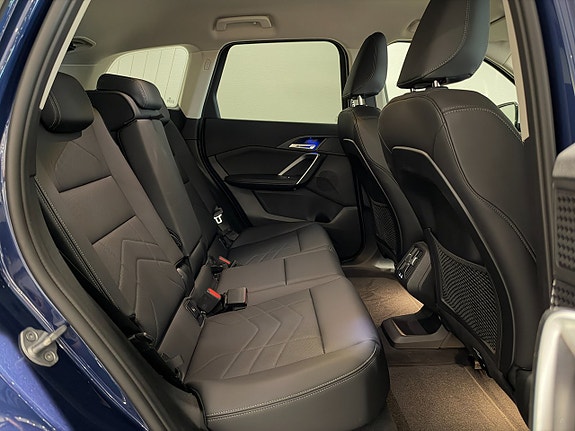 BMW iX1 7 of 19