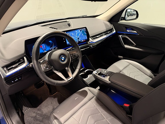 BMW iX1 11 of 19