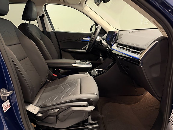 BMW iX1 8 of 19