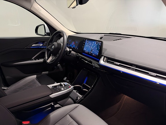 BMW iX1 9 of 19