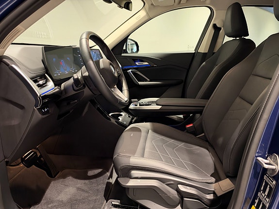 BMW iX1 10 of 19