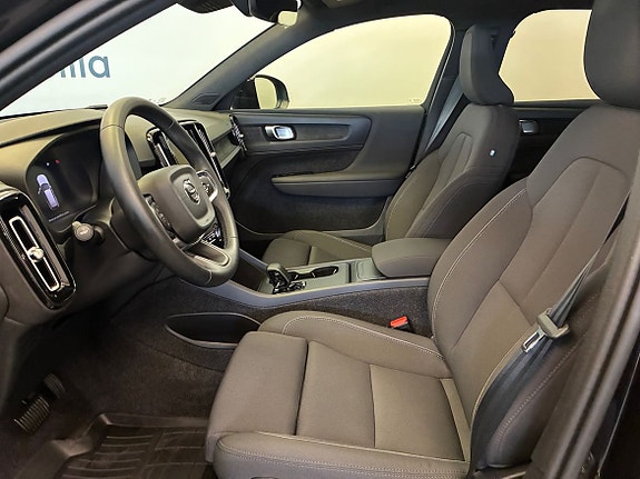 Volvo EX40 16 of 22