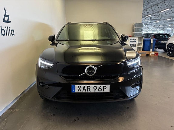 Volvo EX40 2 of 22