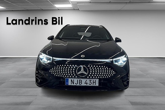 Mercedes-Benz CLA350 2 of 21