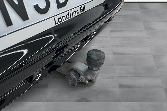 Mercedes-Benz CLA350 17 of 21