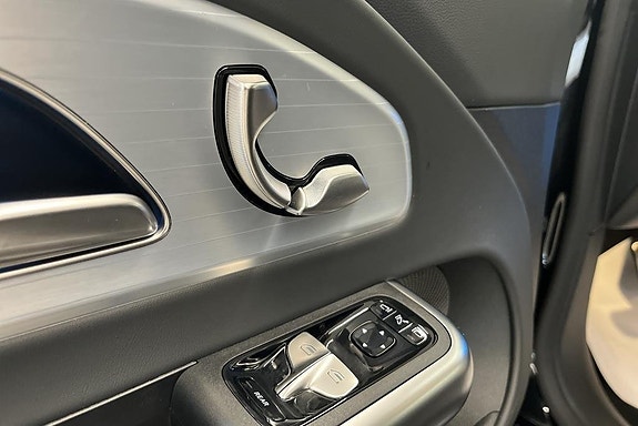 Mercedes-Benz CLA350 18 of 21