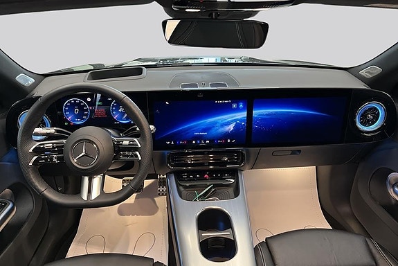 Mercedes-Benz CLA350 8 of 21