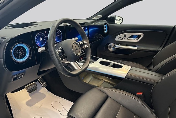 Mercedes-Benz CLA350 7 of 21