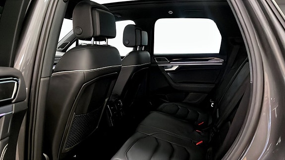 Volkswagen Touareg 11 of 12